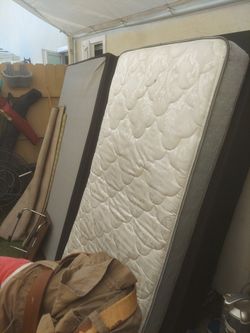 Single Bed With Matrees , Box Springs And Frame 