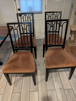 Beautiful dining chairs; like new!