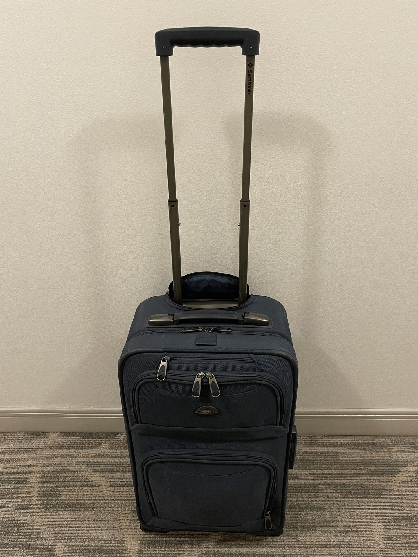 23" VINTAGE SAMSONITE Heavy-Duty (weighs approx 8 lbs), Wheeled Soft-Side Carry-On LUGGAGE - price is firm as posted.