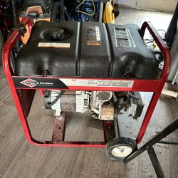 Briggs And Stratton  5500W Gas Generator 