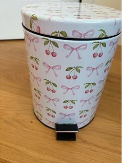 Cute trashcan