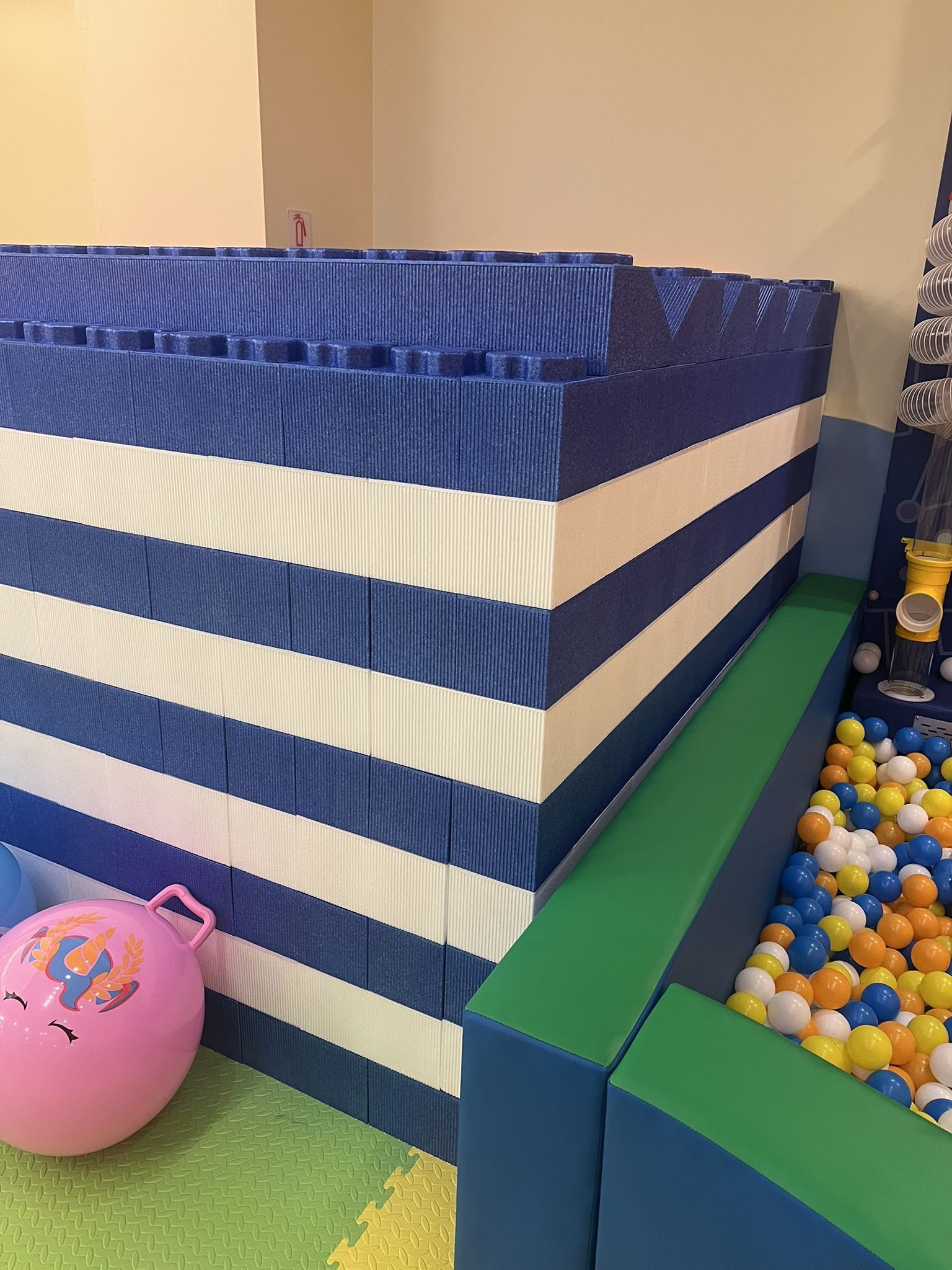 500+ building blocks pieces - varies obsticles- commercial bussiness material play area