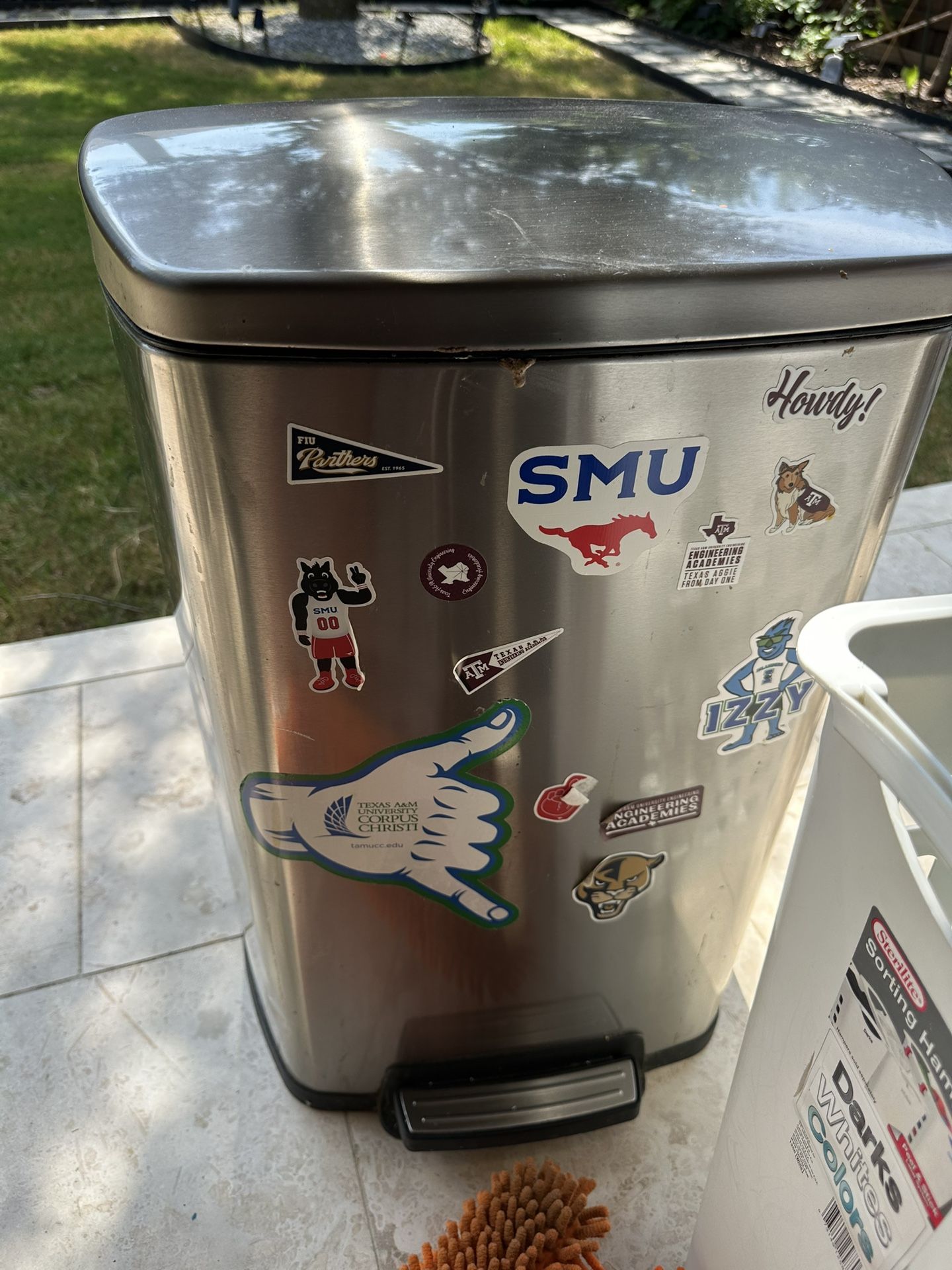Free Trash Can Laundry Basket And Weighing Machine
