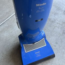 Miele Twist Upright Vacuum (Retired Model) S7210 PARTS ONLY
