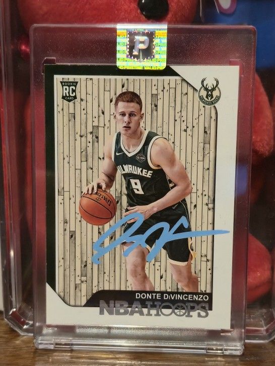 2018-19 Donte DiVincenzo Signed Rookie Card Blue Ink, Panini NBA Hoops #246 (Mint Condition) w/COA