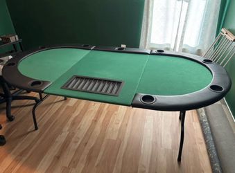 Poker table and chip set