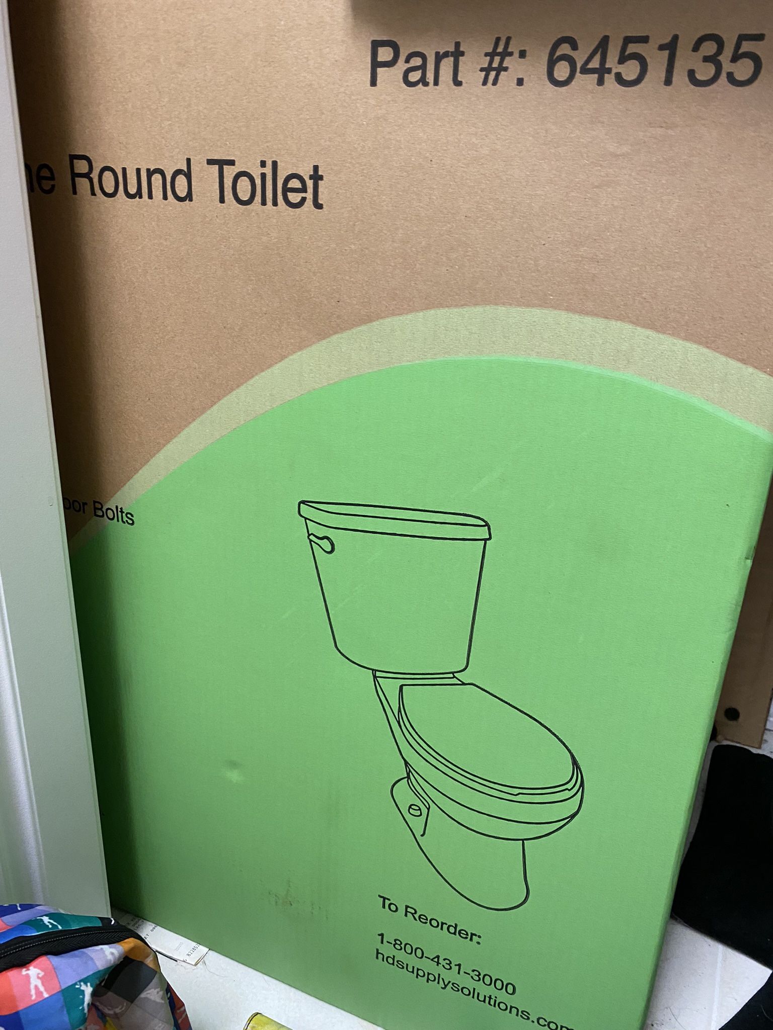 Round toilet (brand New In Box)