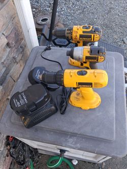 3 DEWALT DRILLS, 2 BATTERIES AND CHARGER