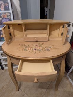 Small Vanity hand painted. Super cute Mirror included.