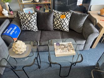 LIVING ROOM SET (SOFA AND LOVE SEAT) PILLOWS INCLUDED 