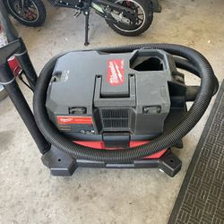 Milwaukee 18v 6 gallon wet dry vac used in great condition $150 item is tool only in n Lakeland 