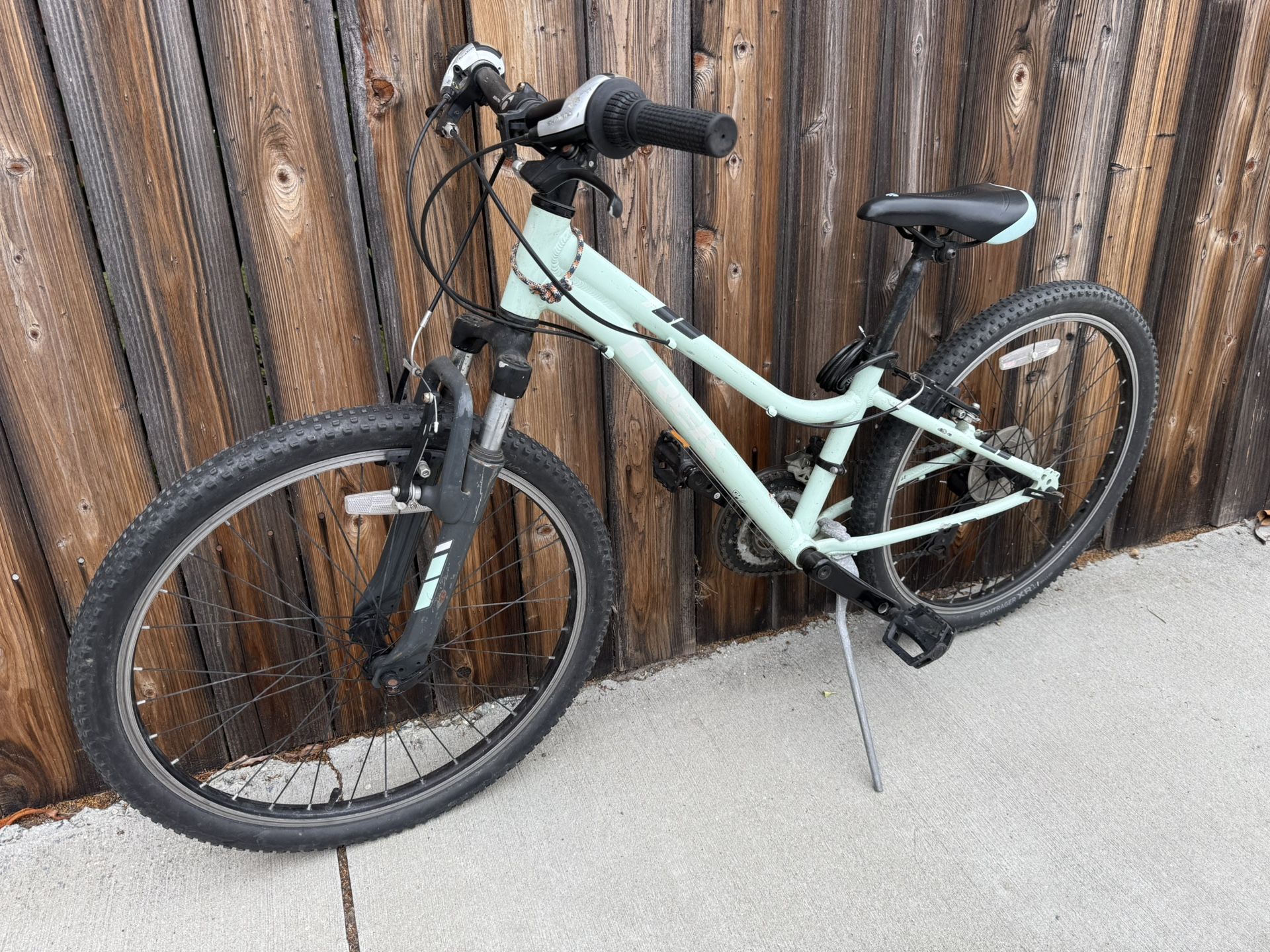 TREK Precaliber 24 inch Girls Mountain Bike- Excellent Condition