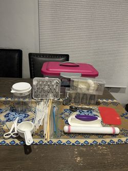 CAKE DECORATING SET