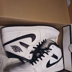 Nike Air Jordan 1 Mid Shoes Size 10