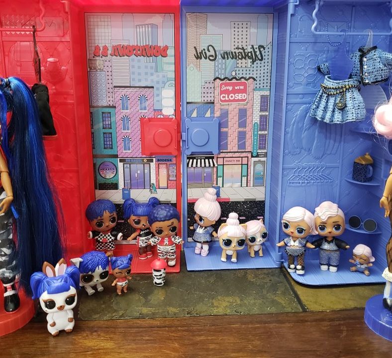 L.O.L. surprise Amazing Surprise with 14 exclusive dolls