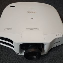 Epson Pro G7400u 5500 Lumen w/ 4K enhancement WUXGA Projector 1277 hours