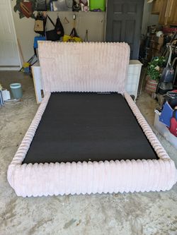 Kids Charlize pink upholstered bed
