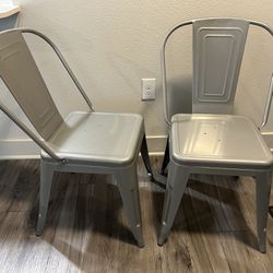 Indoor/outdoor Metal Chairs X2