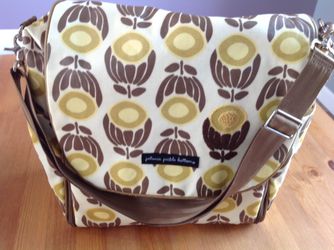 Diaper bag (petunia pickle bottom)