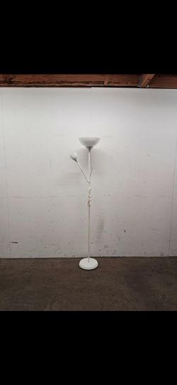 Moving Sale Duel head floor lamp with bulbs pickup 2-8:30 pm rainbow/charleston cash only read description