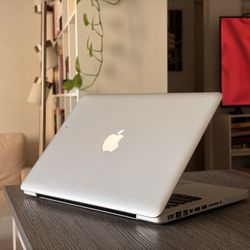 2011 Apple MacBook Pro 13.9" Intel Core i5 4gb Ram 250gb HD  Working Great,  High Sierra OS And  Ms Office And Charger 