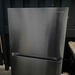 Samsung Refrigerator With Ice Maker