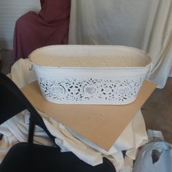 ANTIQUE TIN CONTAINER 