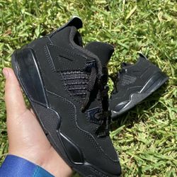 Jordan 4 Retro “black cats”