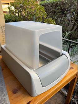 Pet safe self cleaning litter box