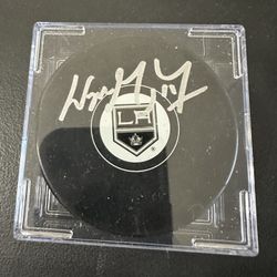 Wayne Gretzky signed LA Kings autographed NHL hockey puck in case w/COA - 833
