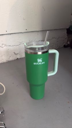 Stanley water cup 40 oz