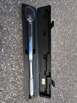 Pittsburgh Click Torque Wrench with Case