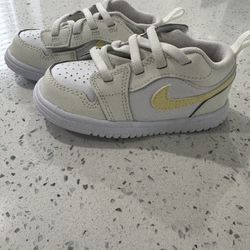 Jordan 1 Low Alt Sail/Lt Laser Orange-White