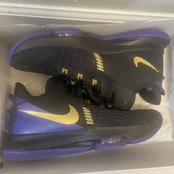 Slightly Used Shoes 9/12 