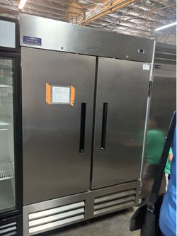 Commercial refrigerator