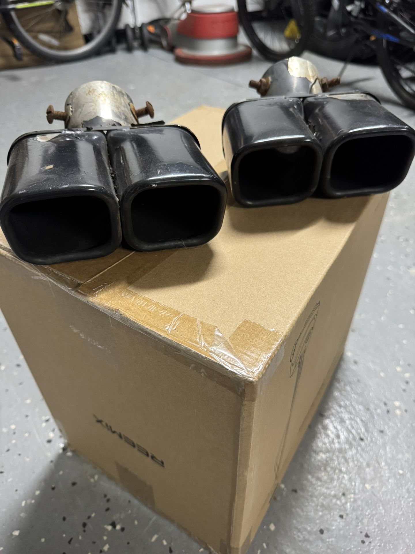Dual Outlet Universal Rear Car Exhaust Pipe Tail Tip Muffler
