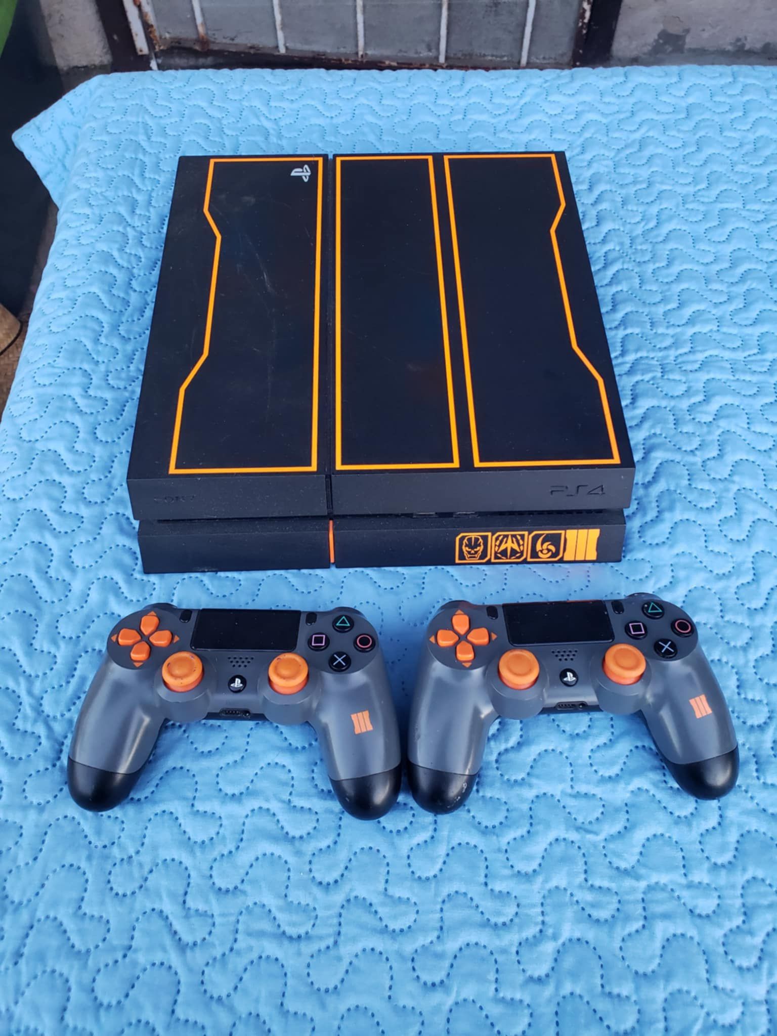 9.0 Hard to find, software in Limited edition PS4 1,000GB, Playstation 4 Call of duty Edition with 2 Controller & Games installed $300! Firm trade are