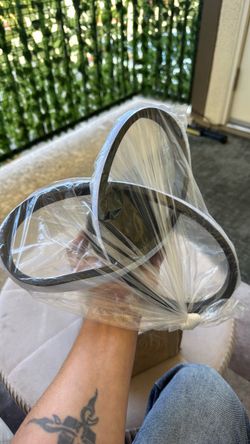 Metal Interlocking Rings Decorative Sculpture light 💡
