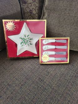Lenox Holly Holiday Dish and 4 Spreader Knives