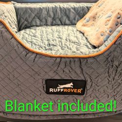 RUFFROVER Plushy Booster Car Seat For Pets--BRAND NEW!! 