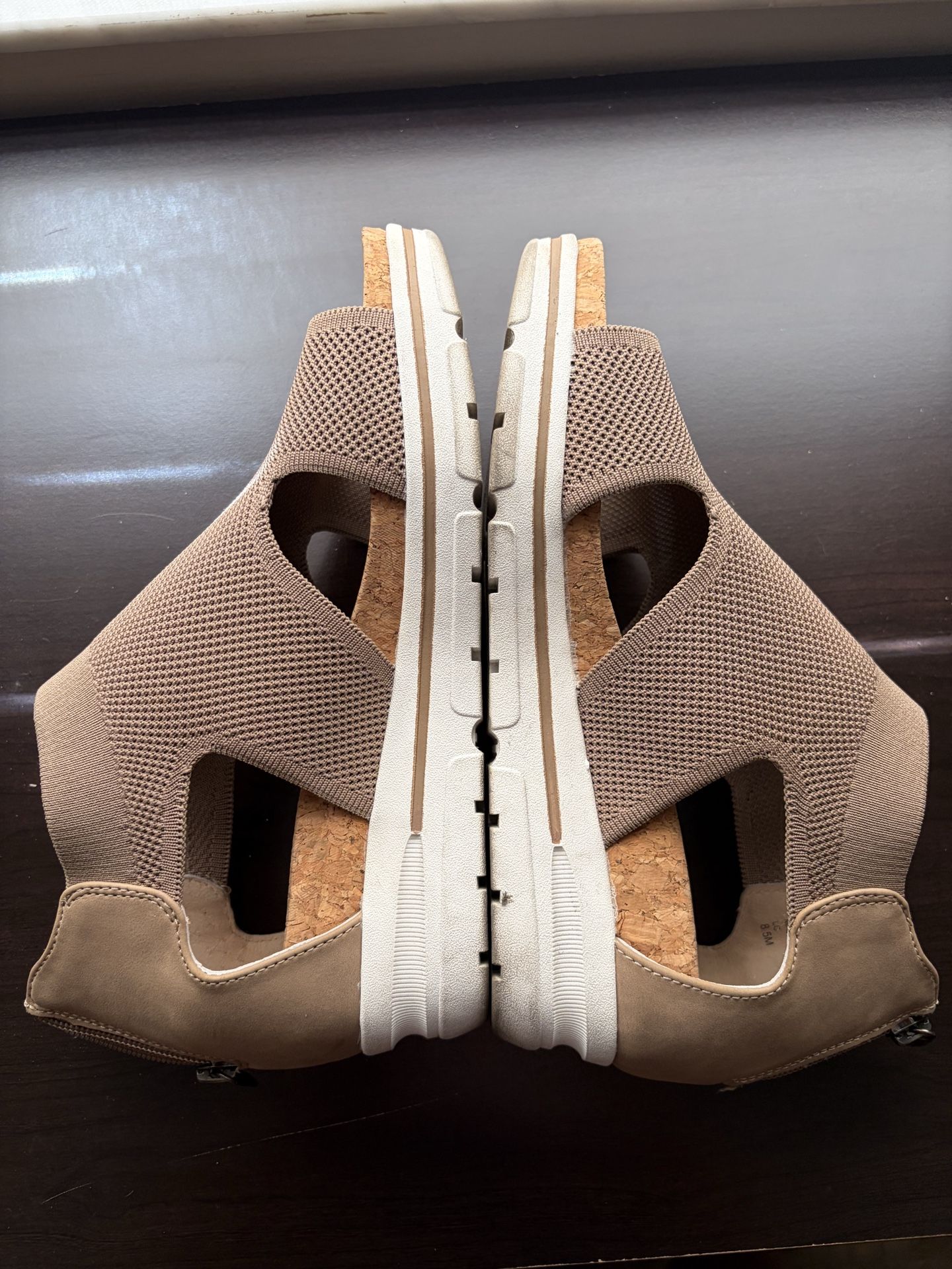 Comfort Taupe Wedge Sandals Size 8.5 Knit Casual Shoes Adrienne Vittadini Charla