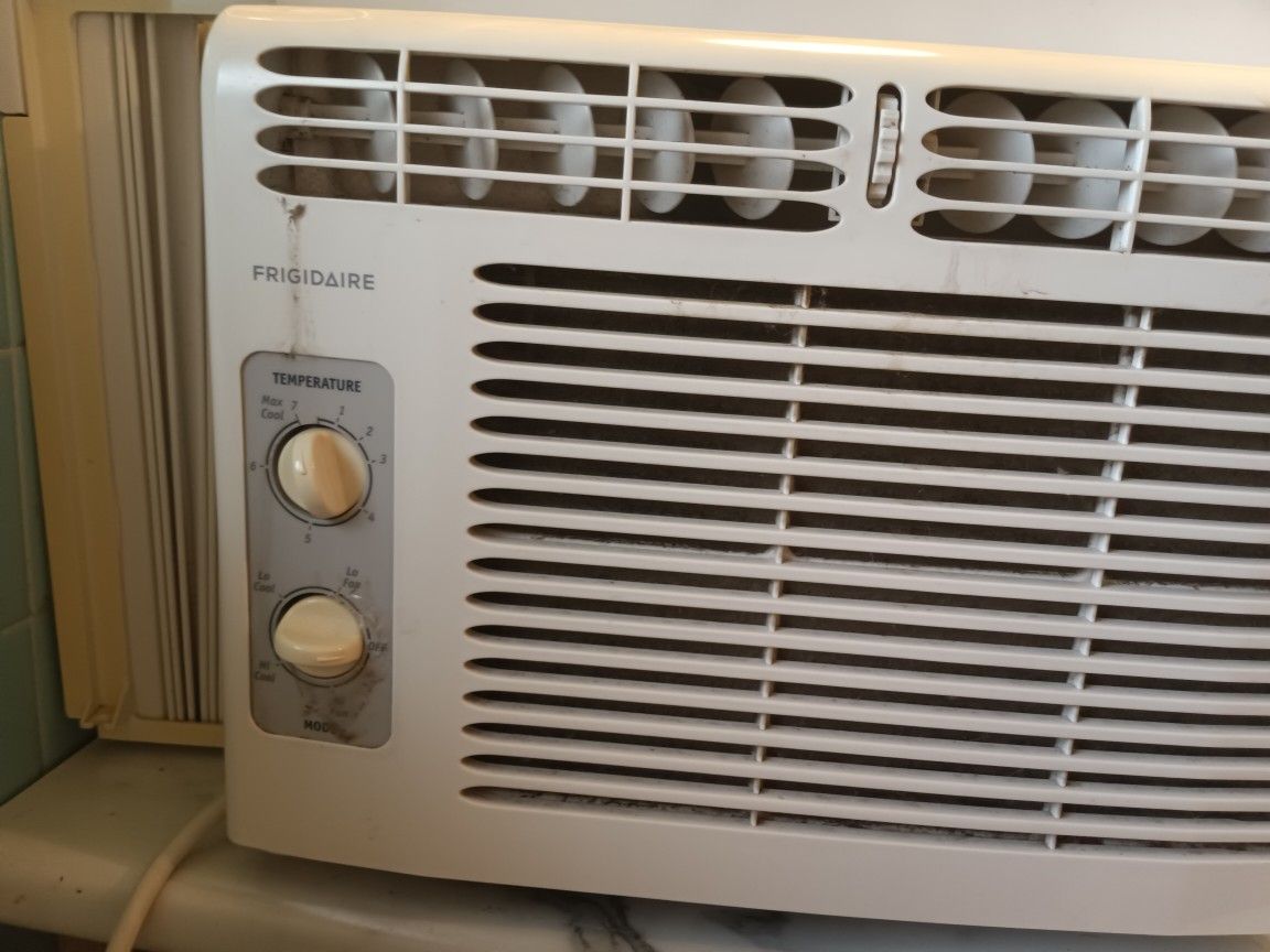 Frigidaire 5000 BTU Air Conditioner