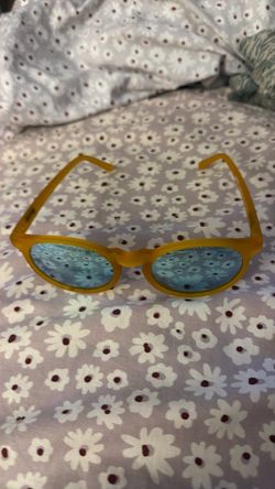 Round Sunglasses Yellow Frame Blue Lenses