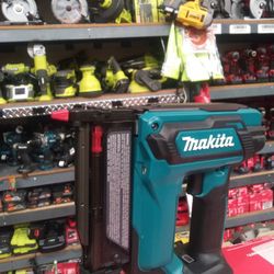 MAKITA 
18V LXT Lithium-Ion 23-Gauge Cordless Pin Nailer (Tool-Only)
724
