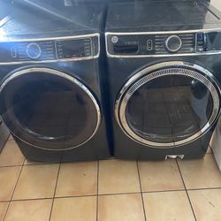 WASHER AND GAS DRYER SET