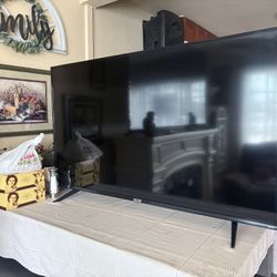 55 INCH TCL - Roku Smart TV