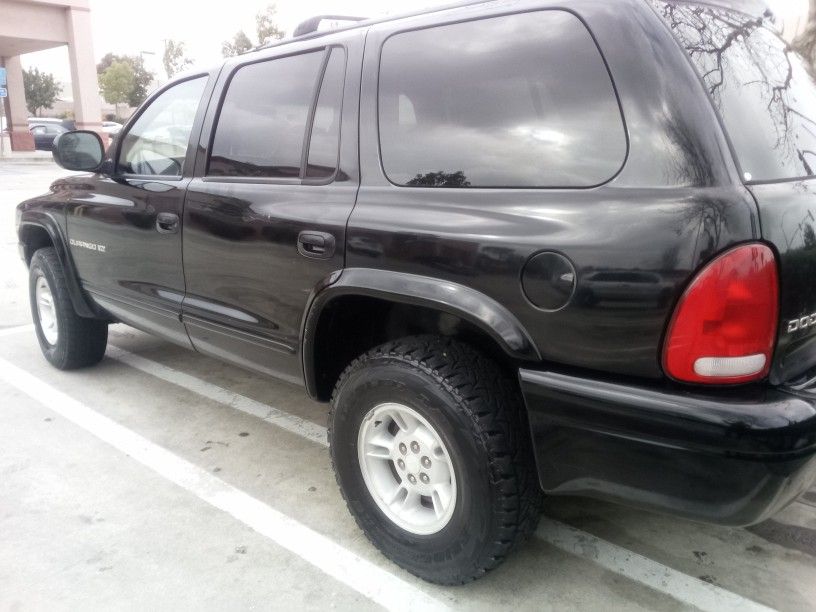 2 0 0 0 4 X. 4 D u ra n g o .S U V