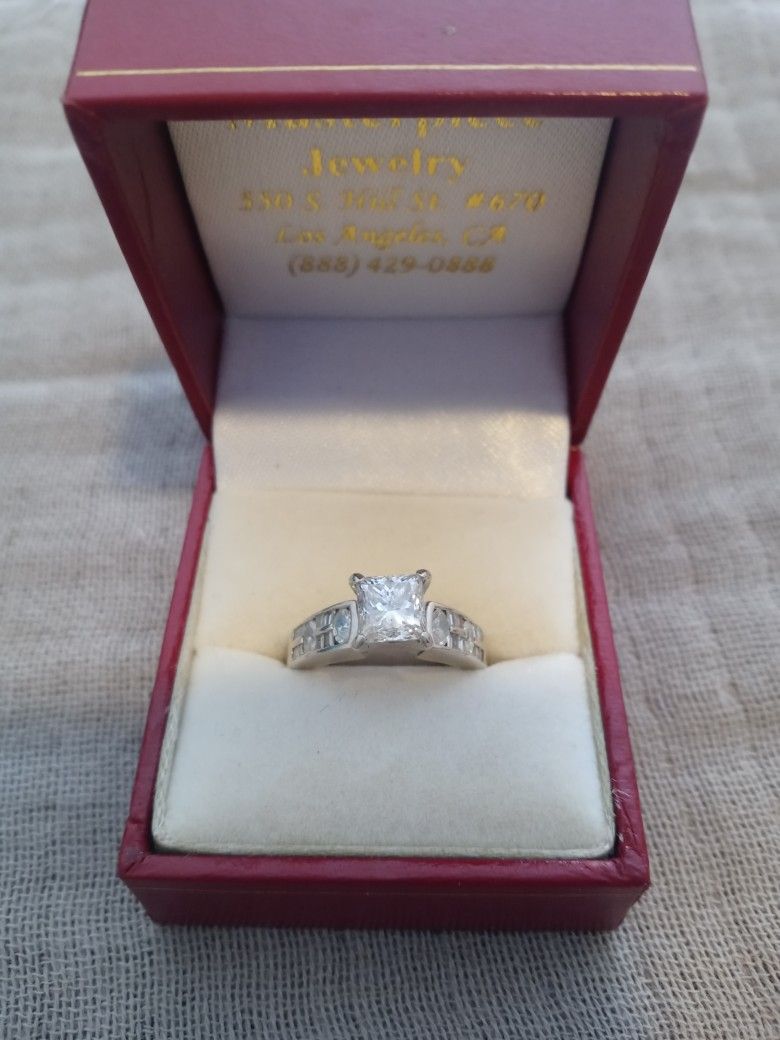 18k White Gold Diamond Ring