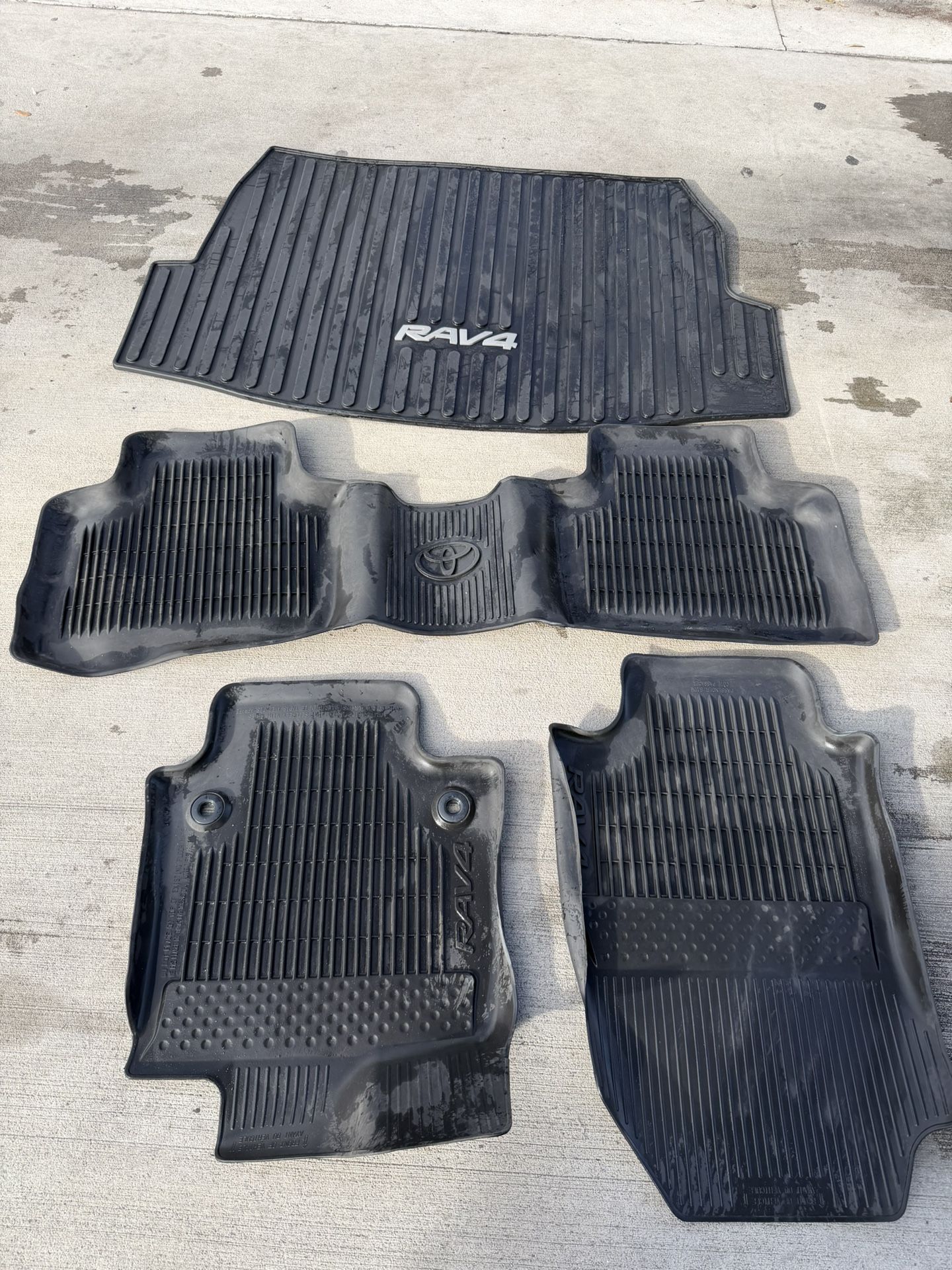 Toyota RAV4 floor mats