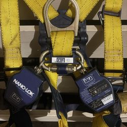 3M DBI Full body harness with 8 Inch nano-lock w carabiner 